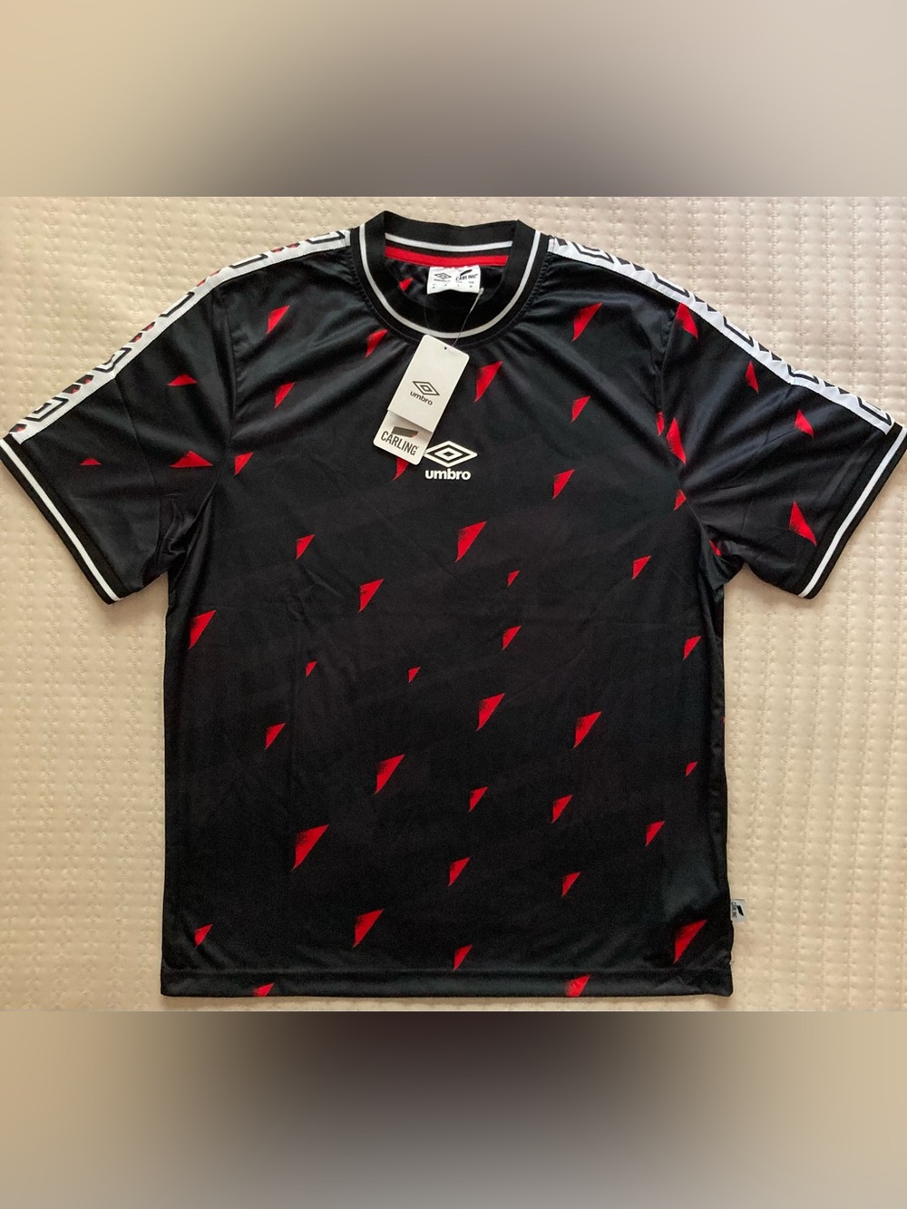 Umbro Carling Football Soccer Jersey Men’s Medium Black Red UK England Beer NWT